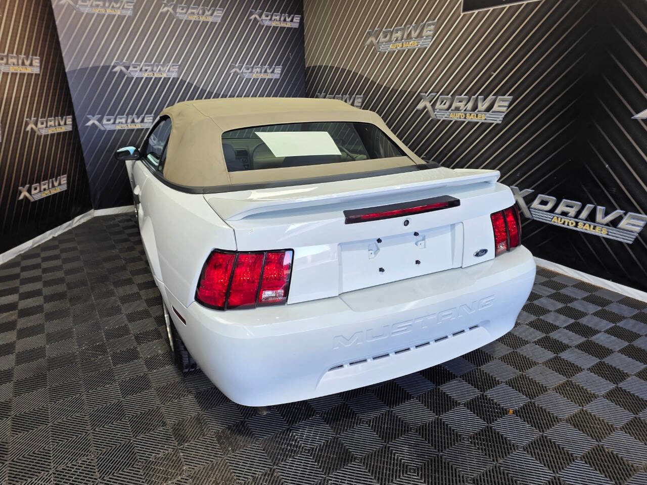 Used 2000 Ford Mustang Base 2dr Convertible RWD image 13