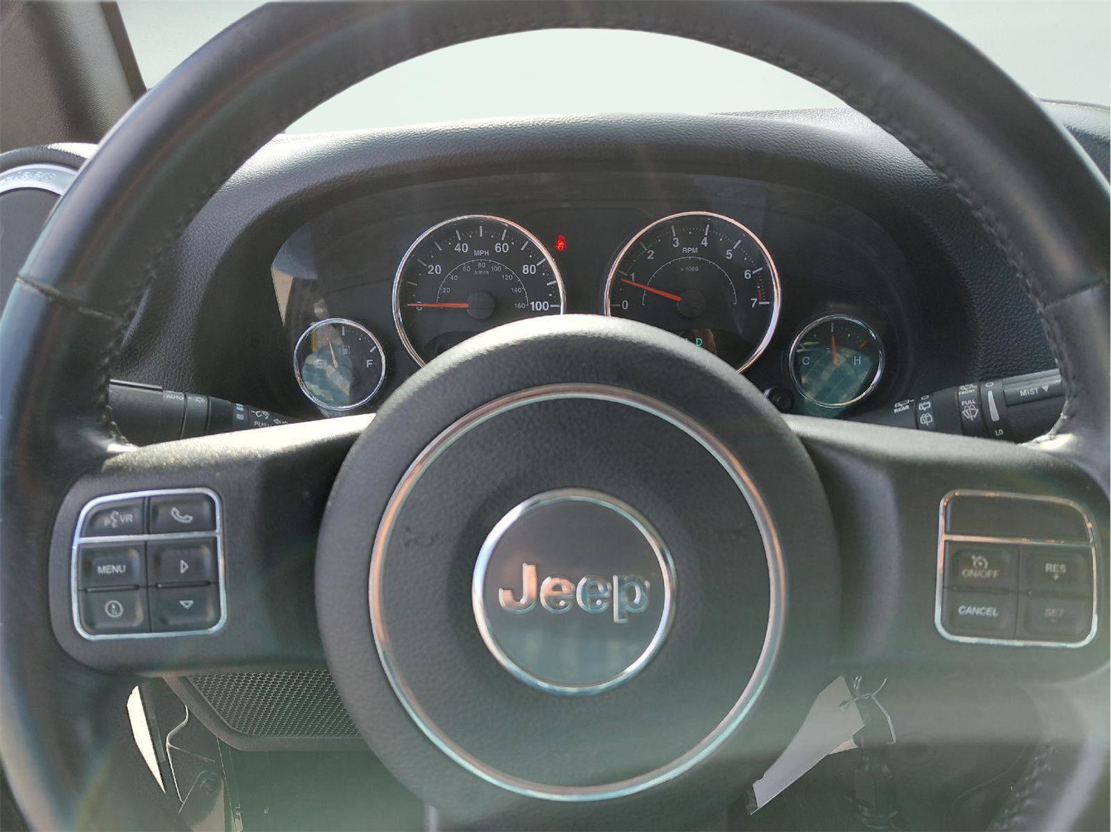 Used 2015 Jeep Wrangler Unlimited Rubicon w/ Connectivity Group image 35