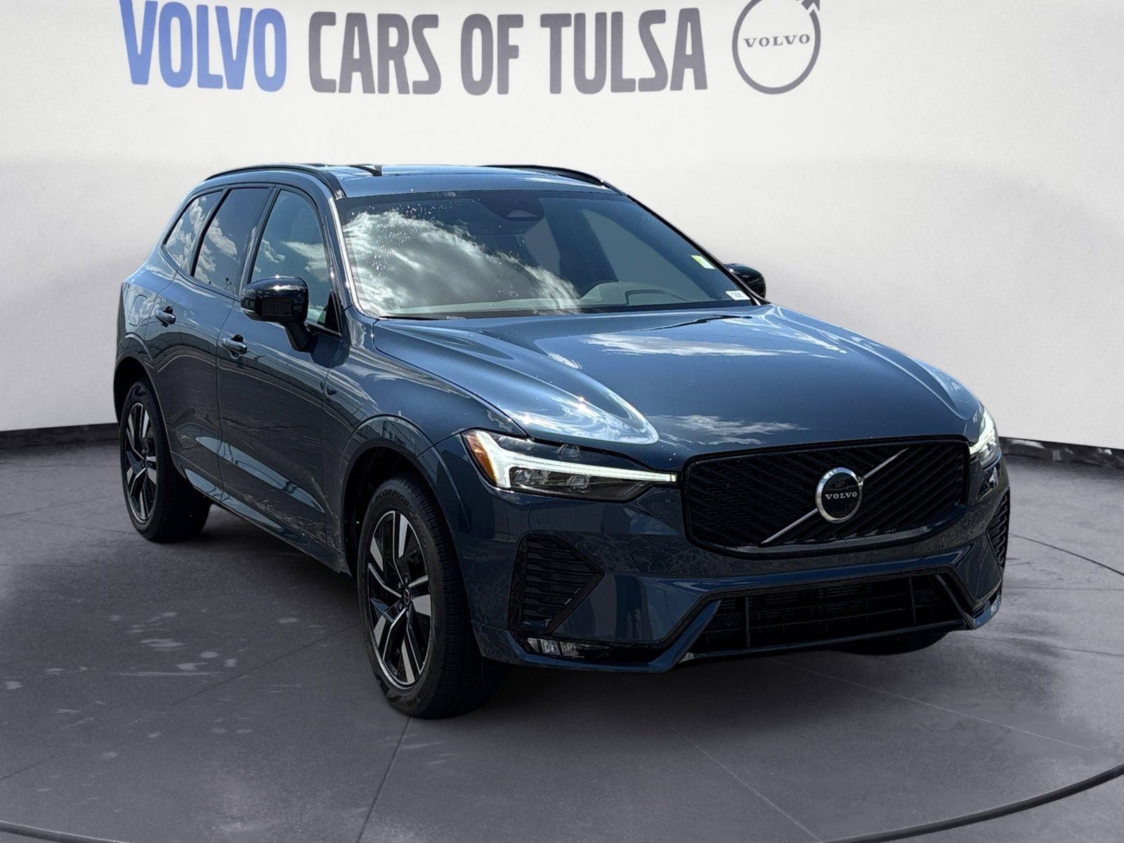 New 2026 Volvo XC60 B5 Core w/ Protection Package Premier AWD/4WD image 7