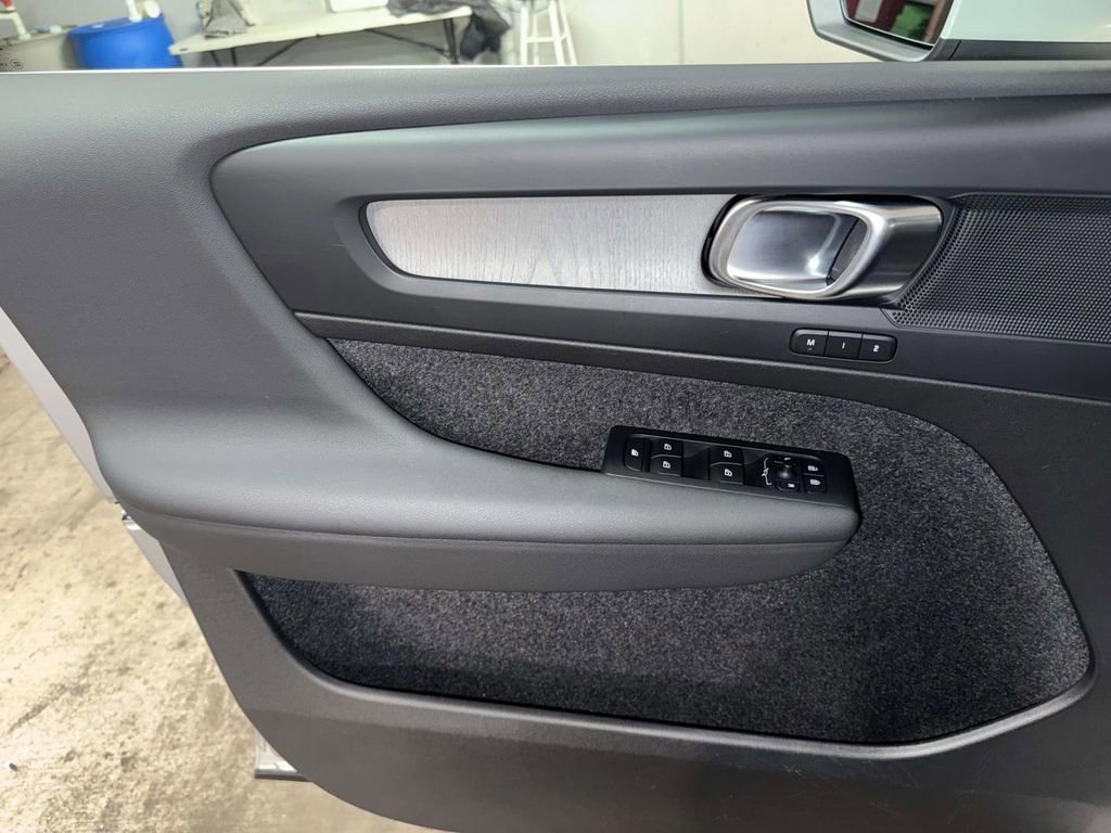 Used 2023 Volvo XC40 B5 Plus w/ Protection Package Premier image 19