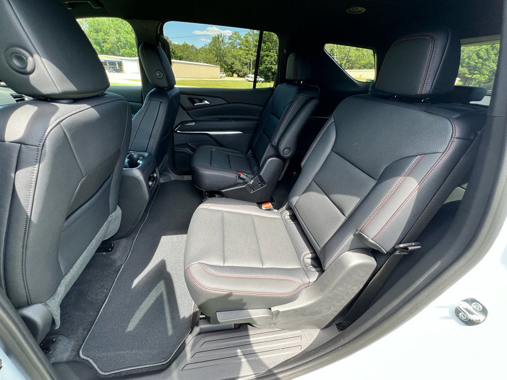 New 2026 Chevrolet Traverse Z71 w/ Driver Confidence Package image 3