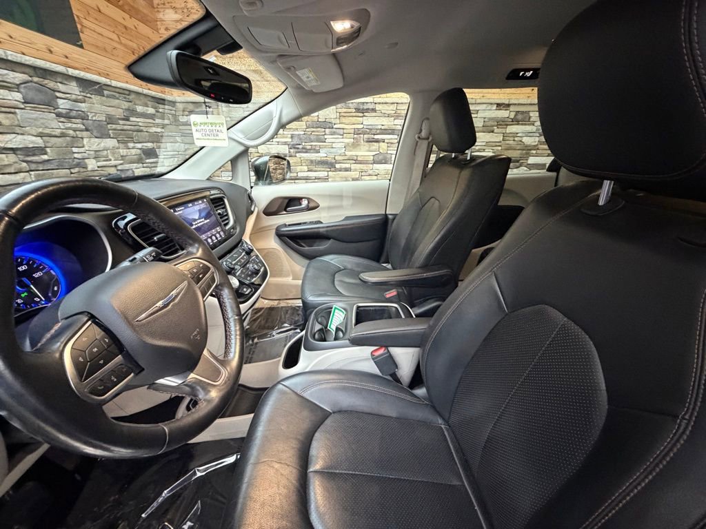 Used 2019 Chrysler Pacifica Touring-L Plus image 11