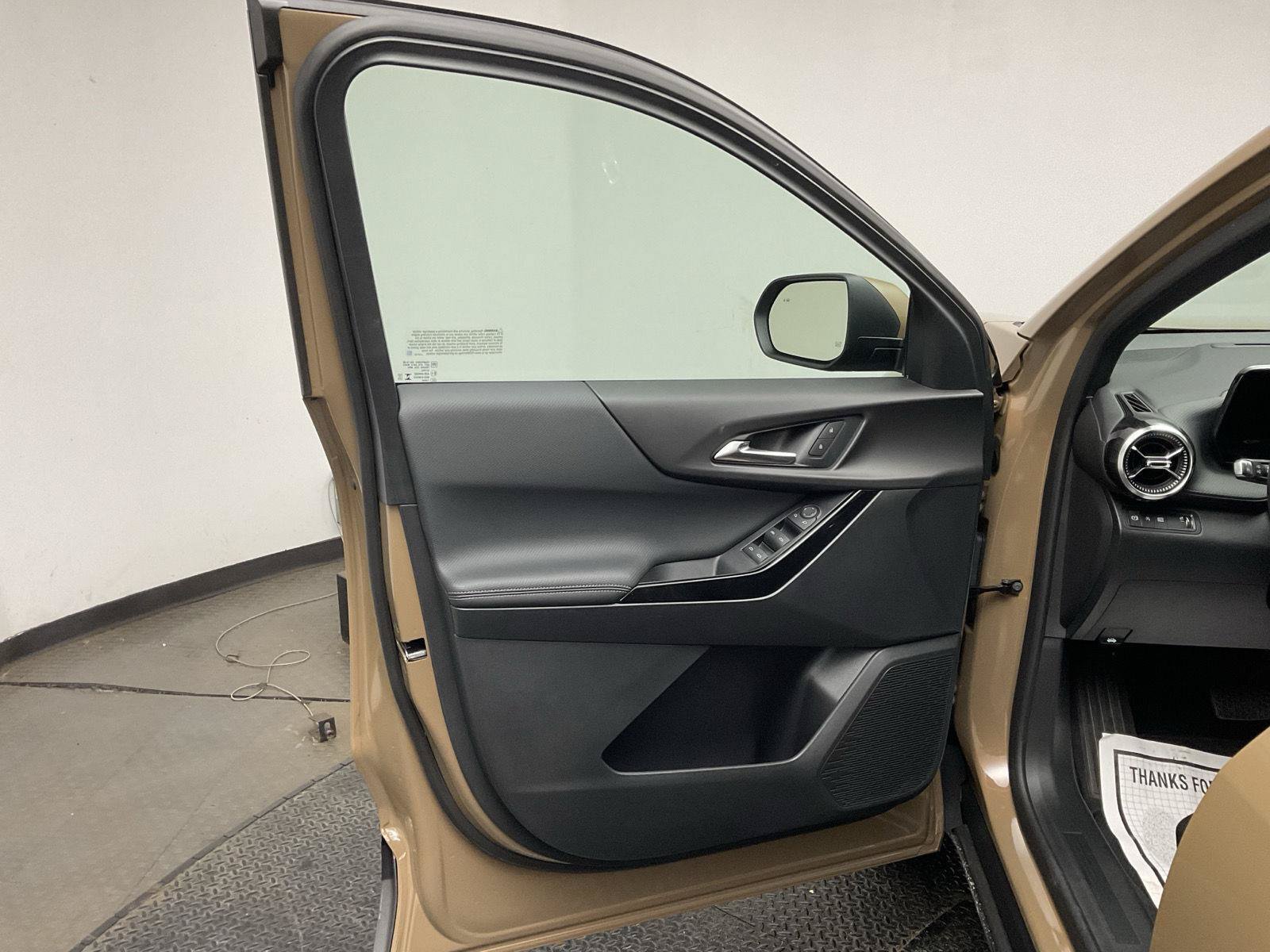 New 2027 Chevrolet Equinox LT w/ Safety and Technology Package FWD image 9