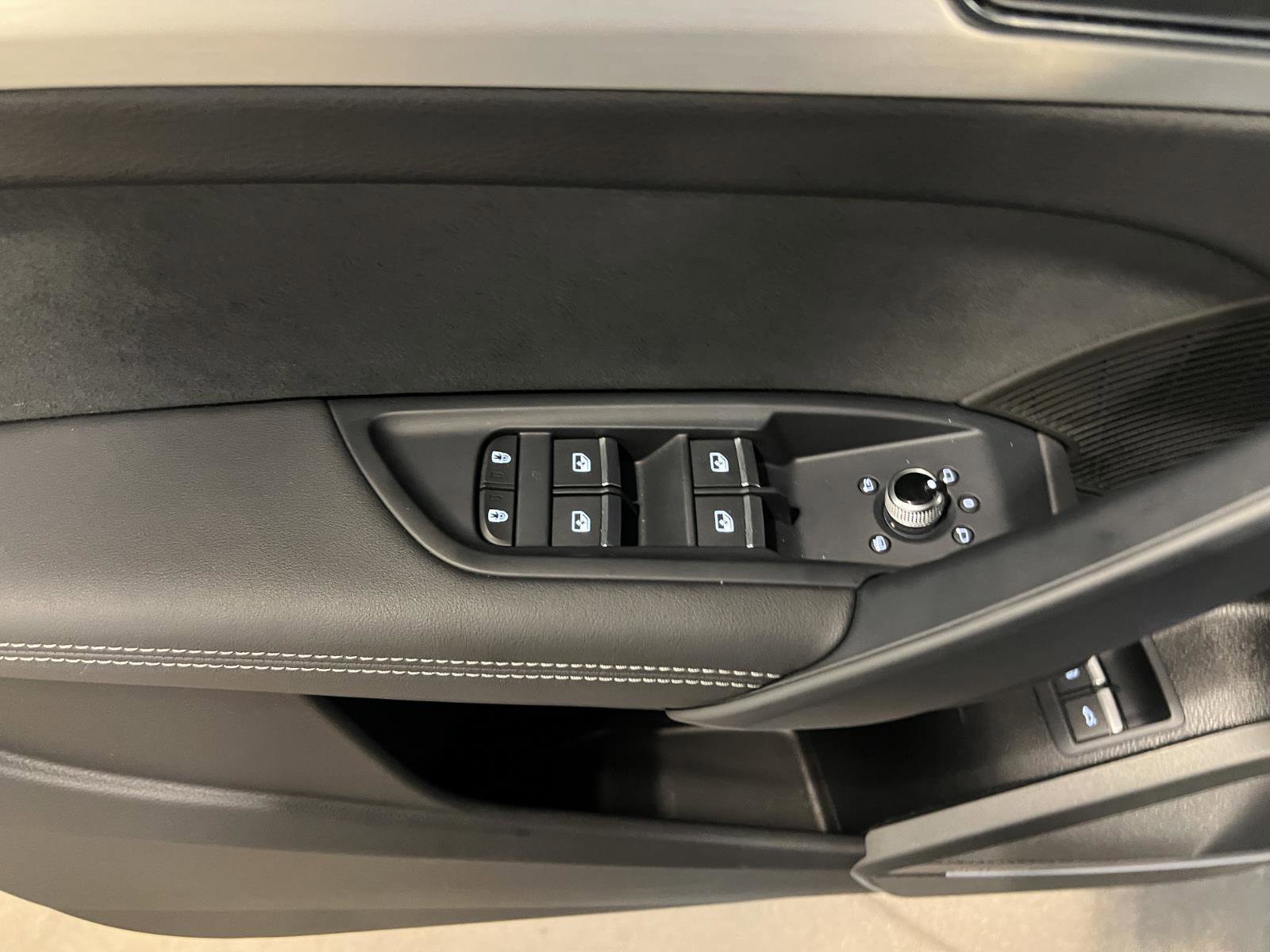 Used 2024 Audi Q5 e Premium Plus AWD/4WD image 27