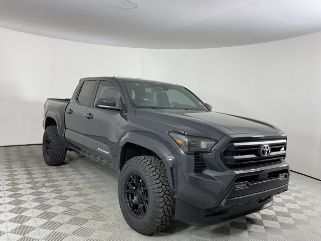 Used 2025 Toyota Tacoma SR5 image 3