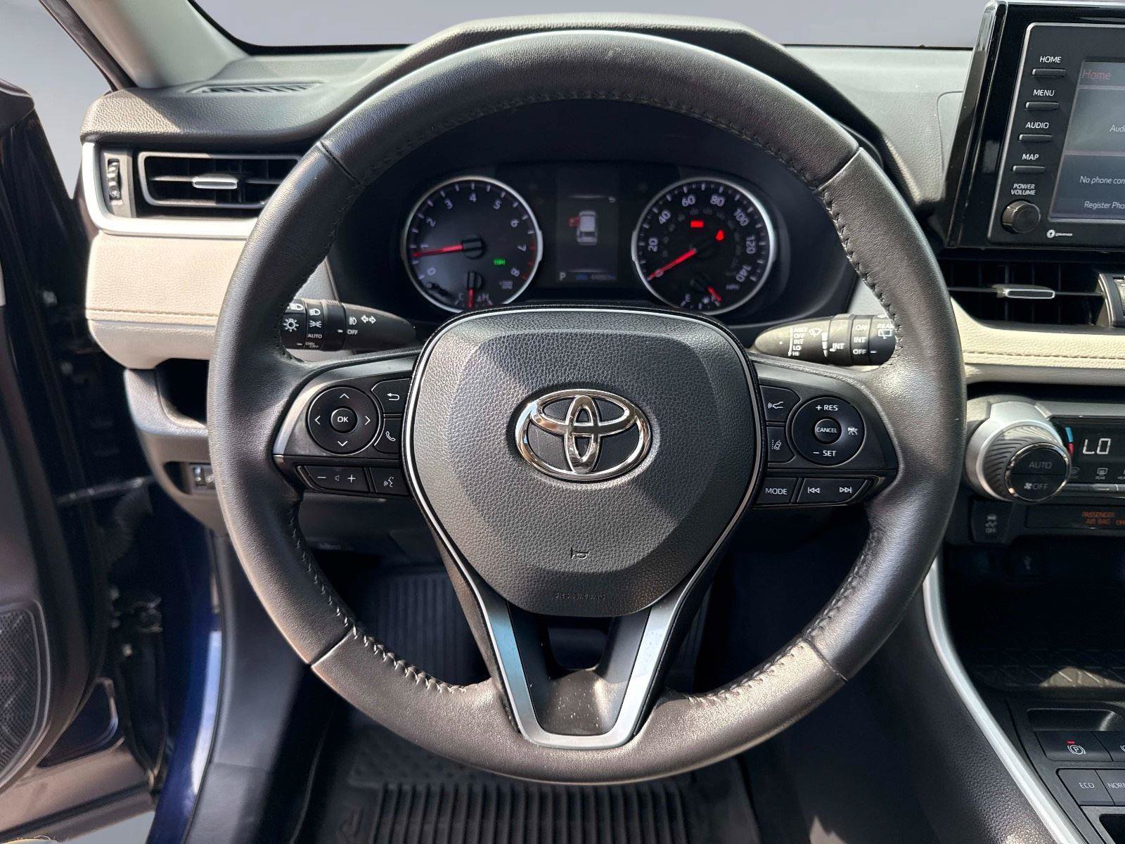 Used 2022 Toyota RAV4 XLE Premium FWD image 28