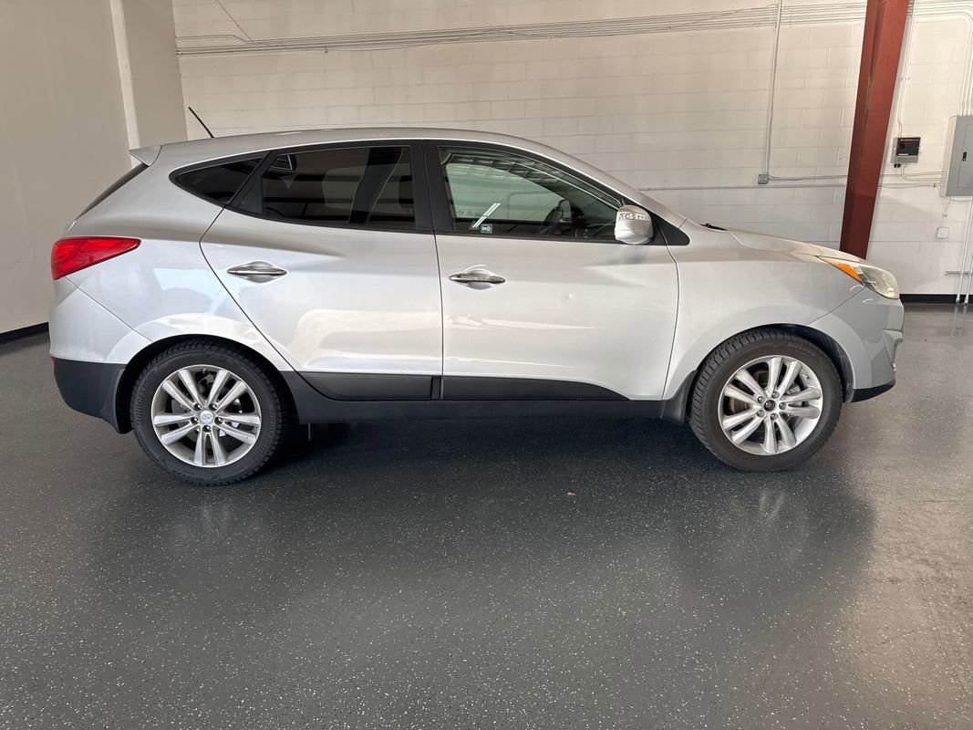 Used 2012 Hyundai Tucson Limited w/ Premium Pkg FWD image 3