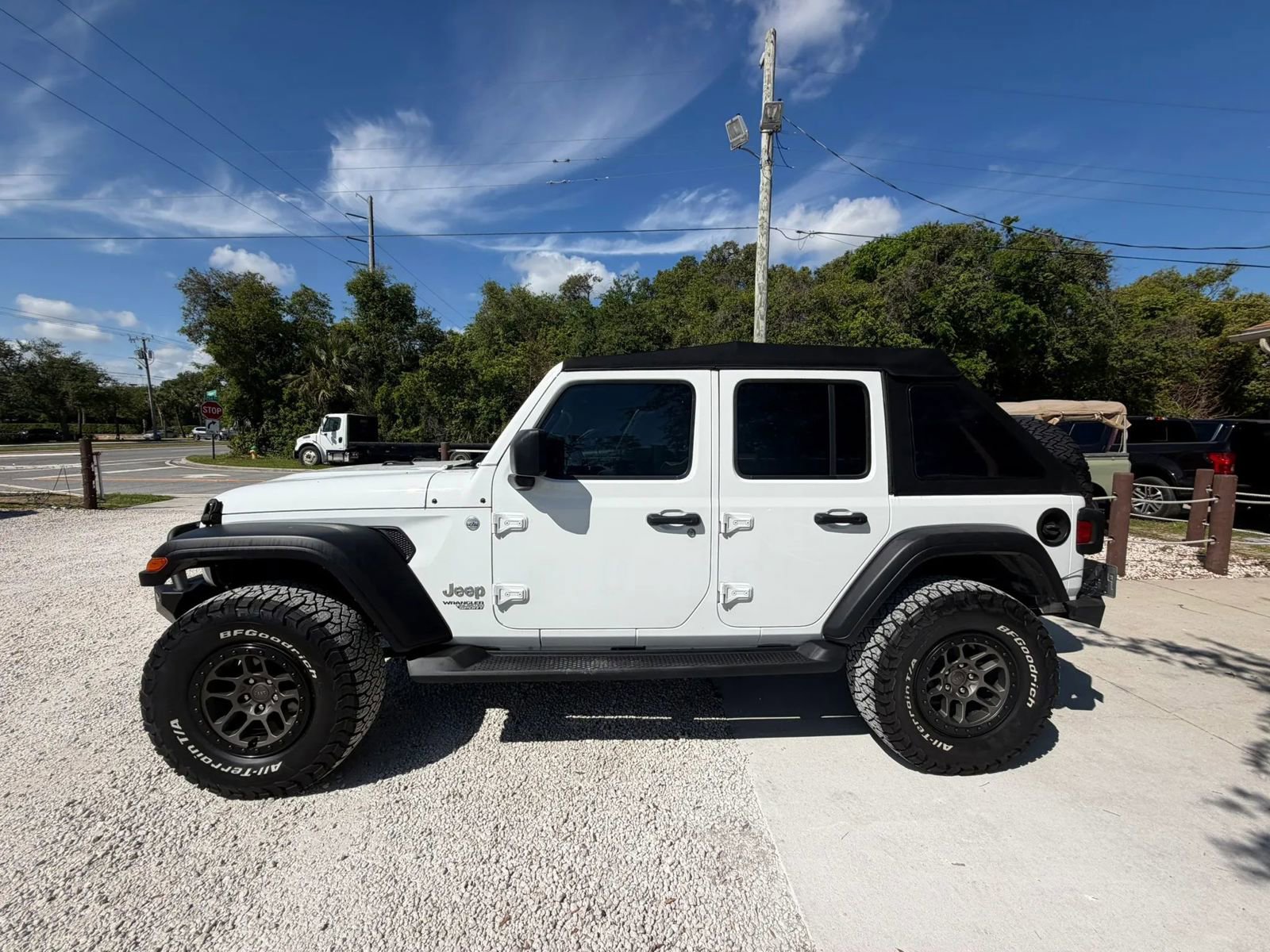 Used 2018 Jeep Wrangler Unlimited Sport image 4