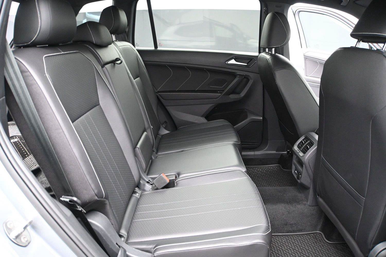 Used 2024 Volkswagen Tiguan SE R-Line AWD/4WD image 18