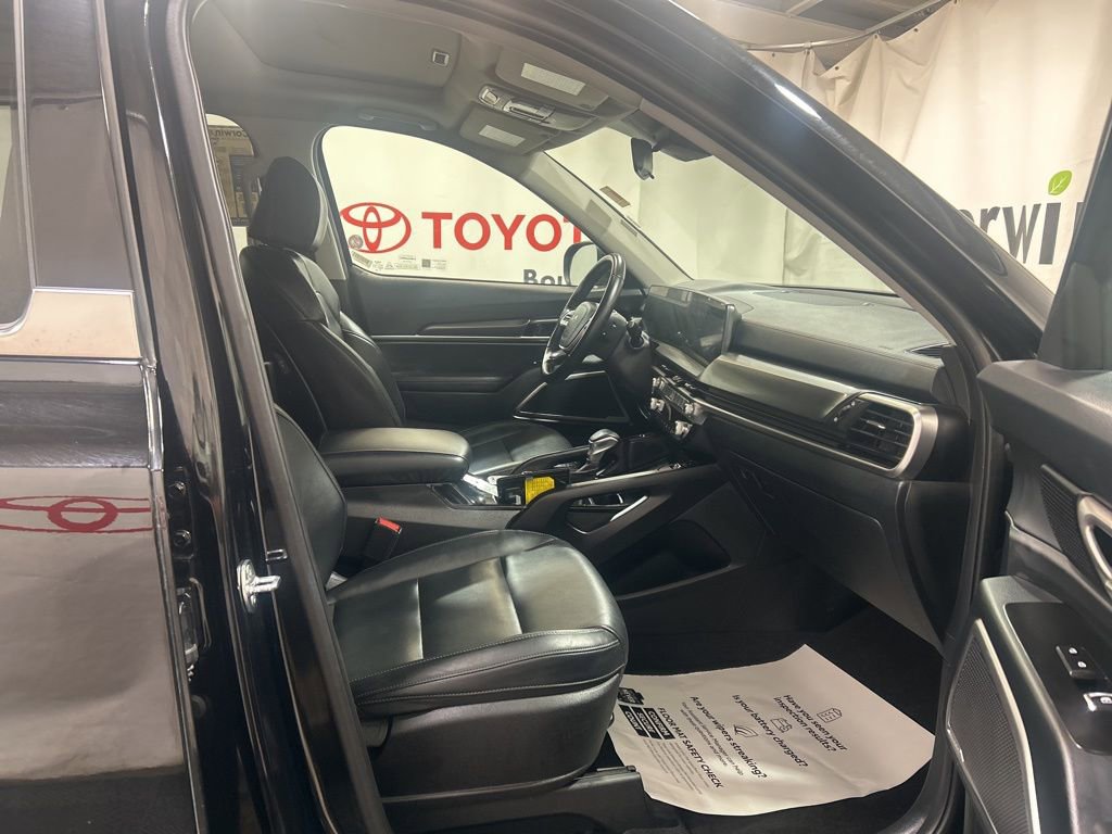 Used 2025 Kia Telluride S image 13