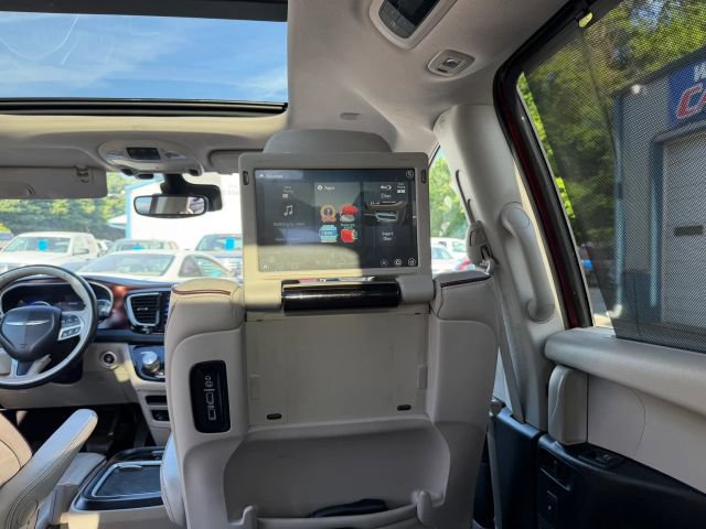 Used 2017 Chrysler Pacifica Limited FWD image 16