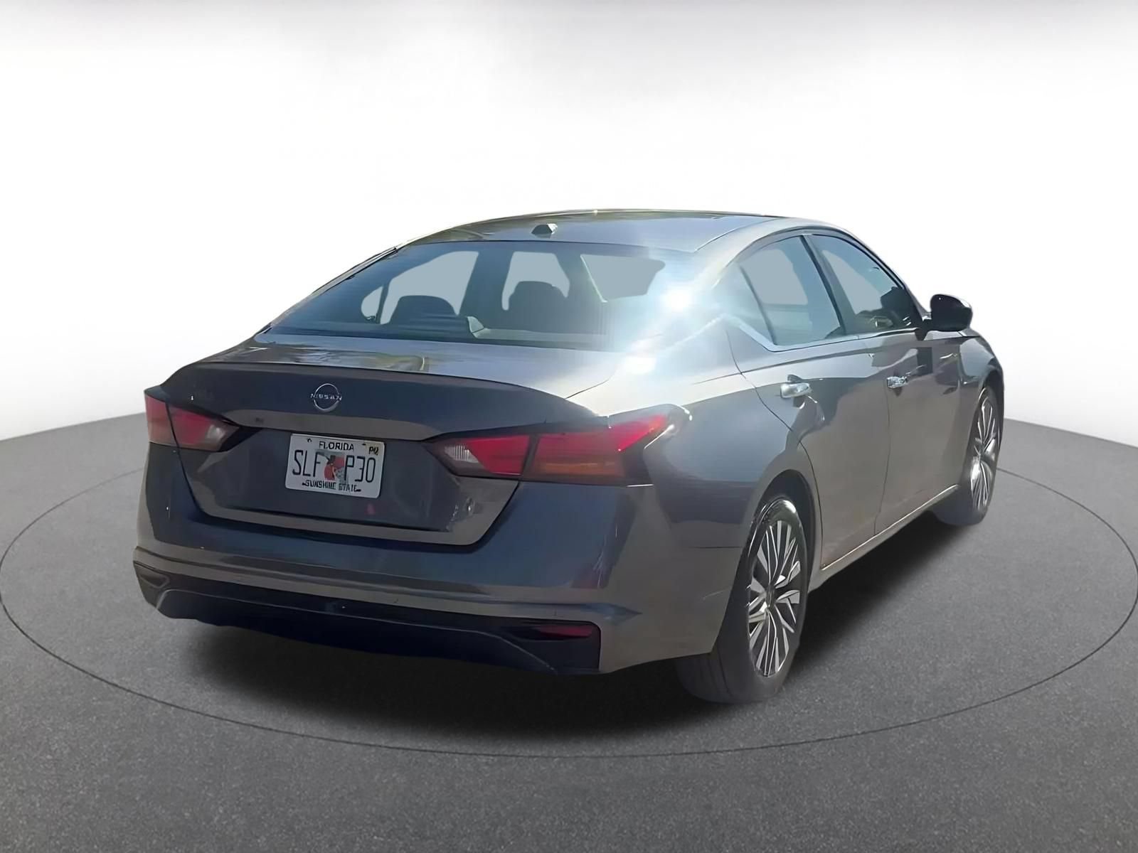 Used 2025 Nissan Altima 2.5 SV FWD image 13