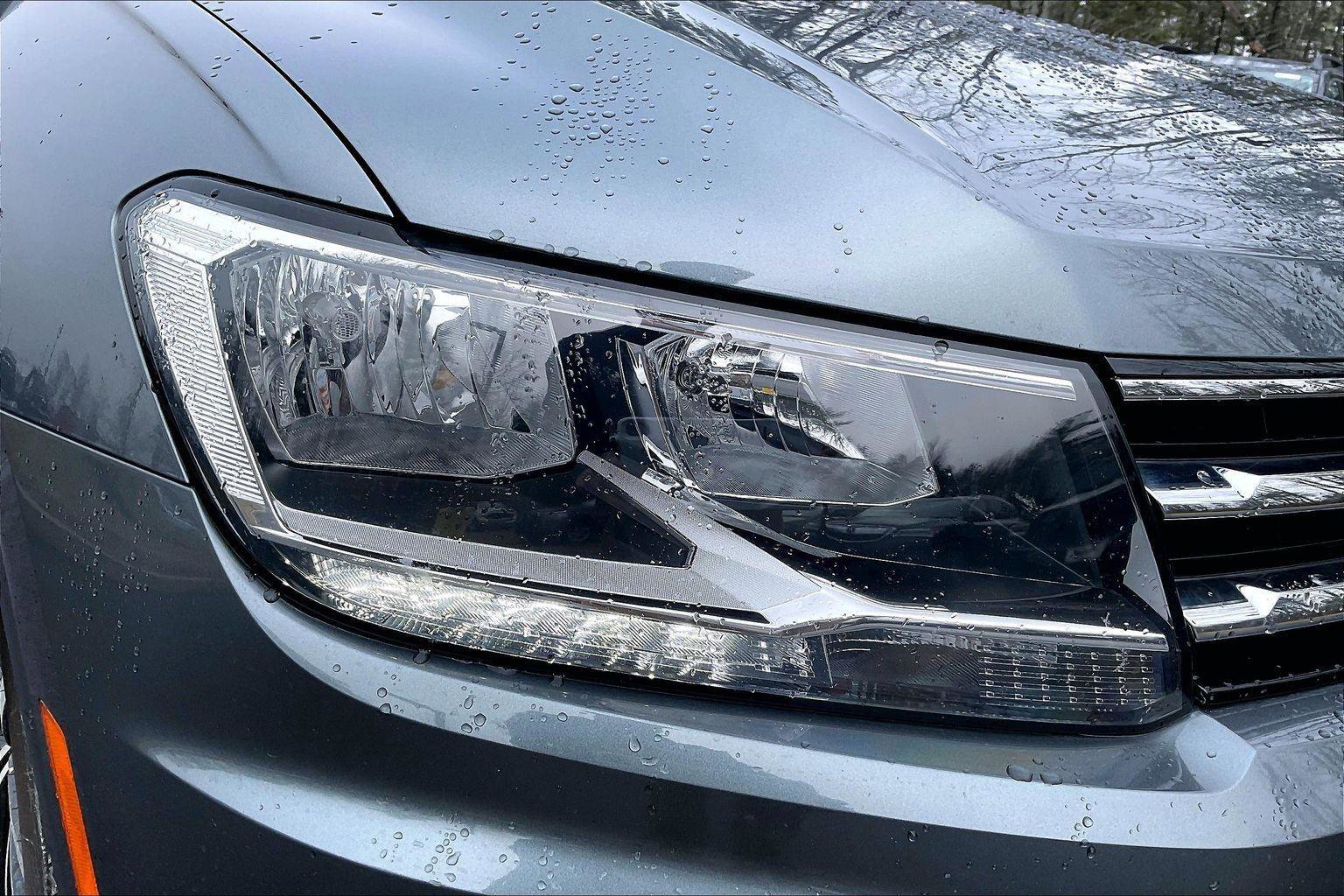 Used 2021 Volkswagen Tiguan SE w/ Panoramic Sunroof Package image 31