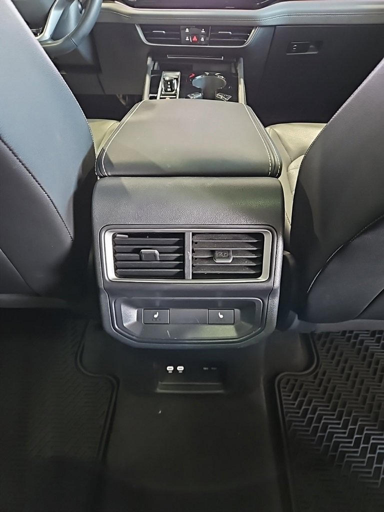 Used 2024 Volkswagen Atlas Cross Sport SEL R-Line image 18