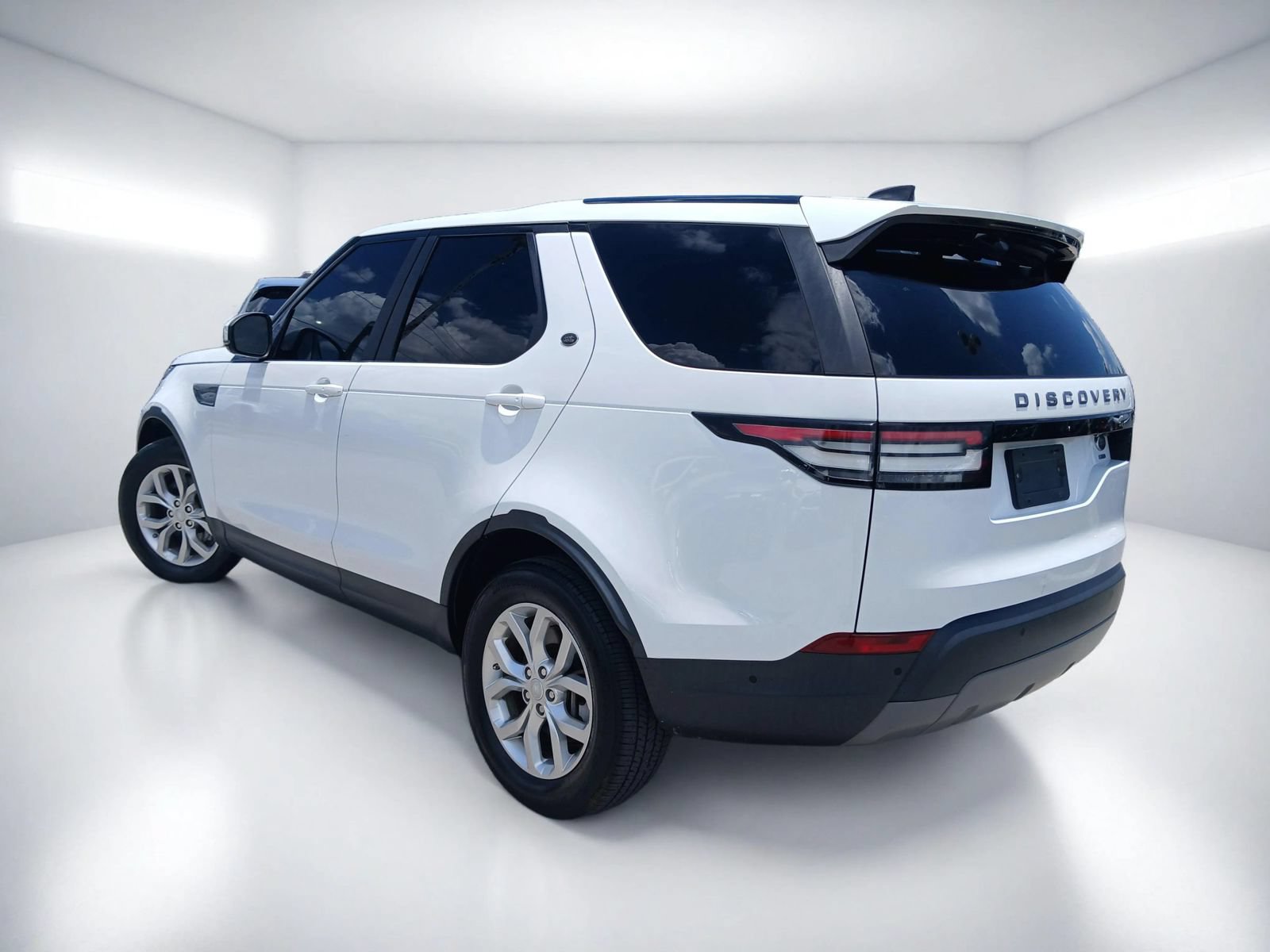 Used 2020 Land Rover Discovery SE AWD/4WD image 5