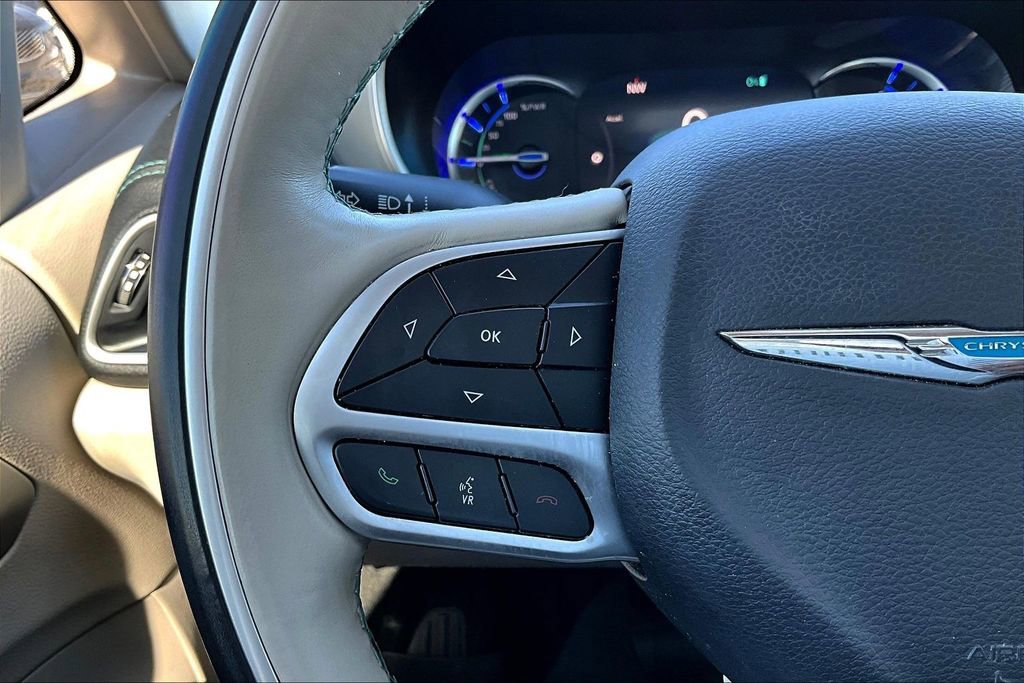 Used 2018 Chrysler Pacifica Limited image 25