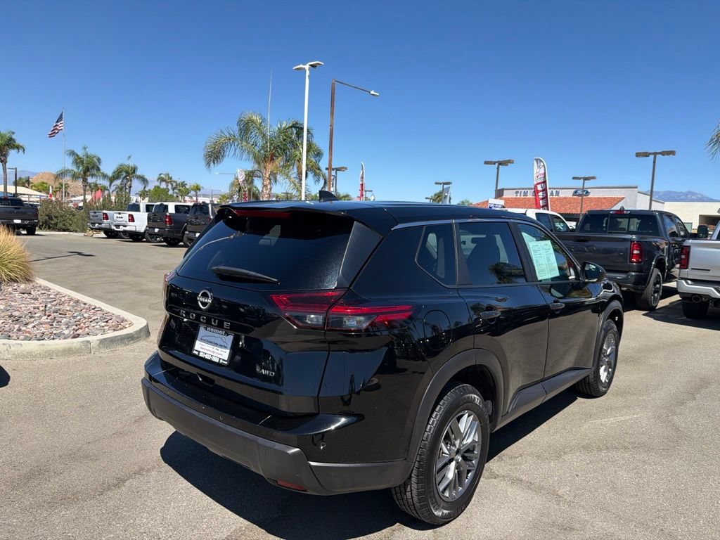 Used 2024 Nissan Rogue S AWD/4WD image 4