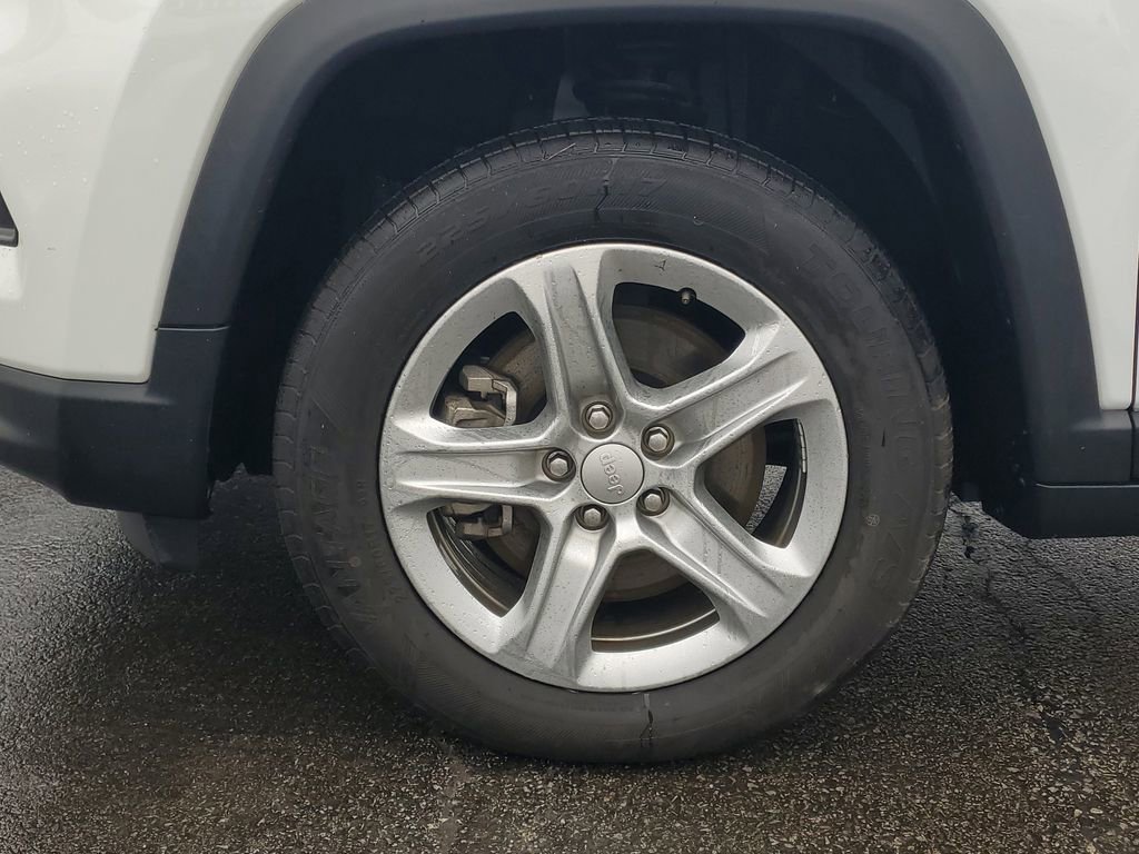 Used 2023 Jeep Compass Latitude image 11