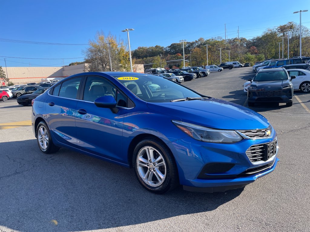 Used 2016 Chevrolet Cruze LT w/ Sun And Sound Package FWD image 7