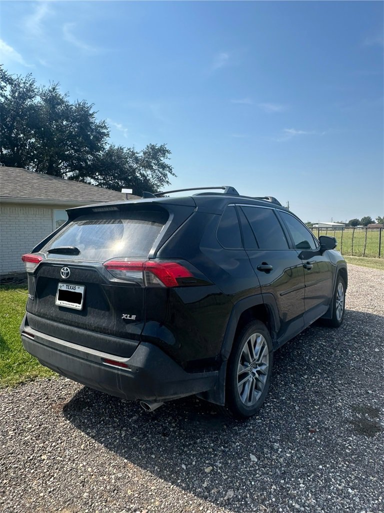 Used 2023 Toyota RAV4 XLE Premium image 14