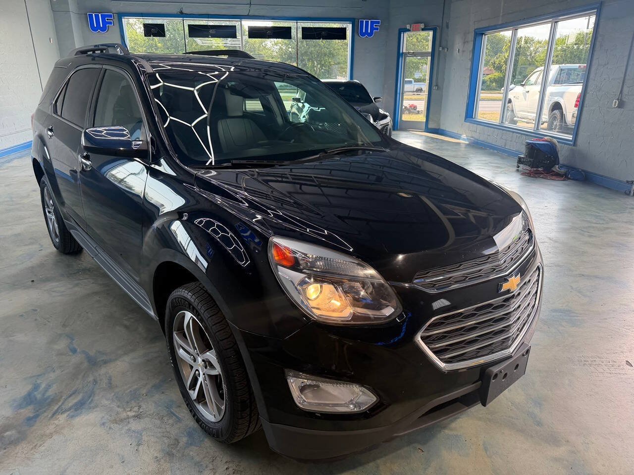 Used 2016 Chevrolet Equinox LTZ w/ Enhanced Convenience Package FWD image 5