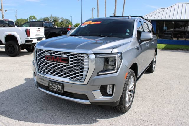 Used 2021 GMC Yukon XL Denali w/ Denali Premium Package AWD/4WD image 3