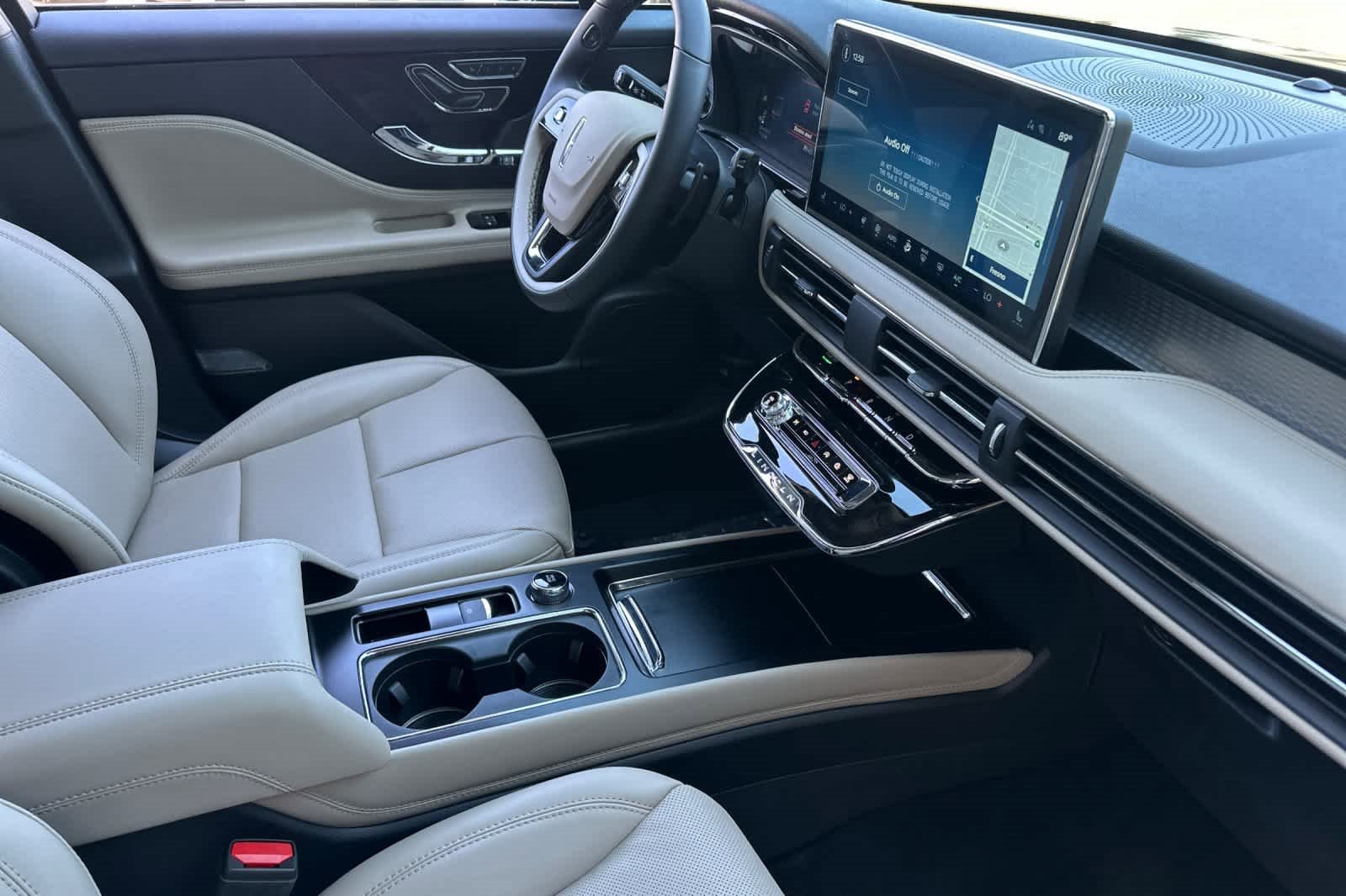 Used 2025 Lincoln Corsair Premiere w/ Equipment Group 101A image 17