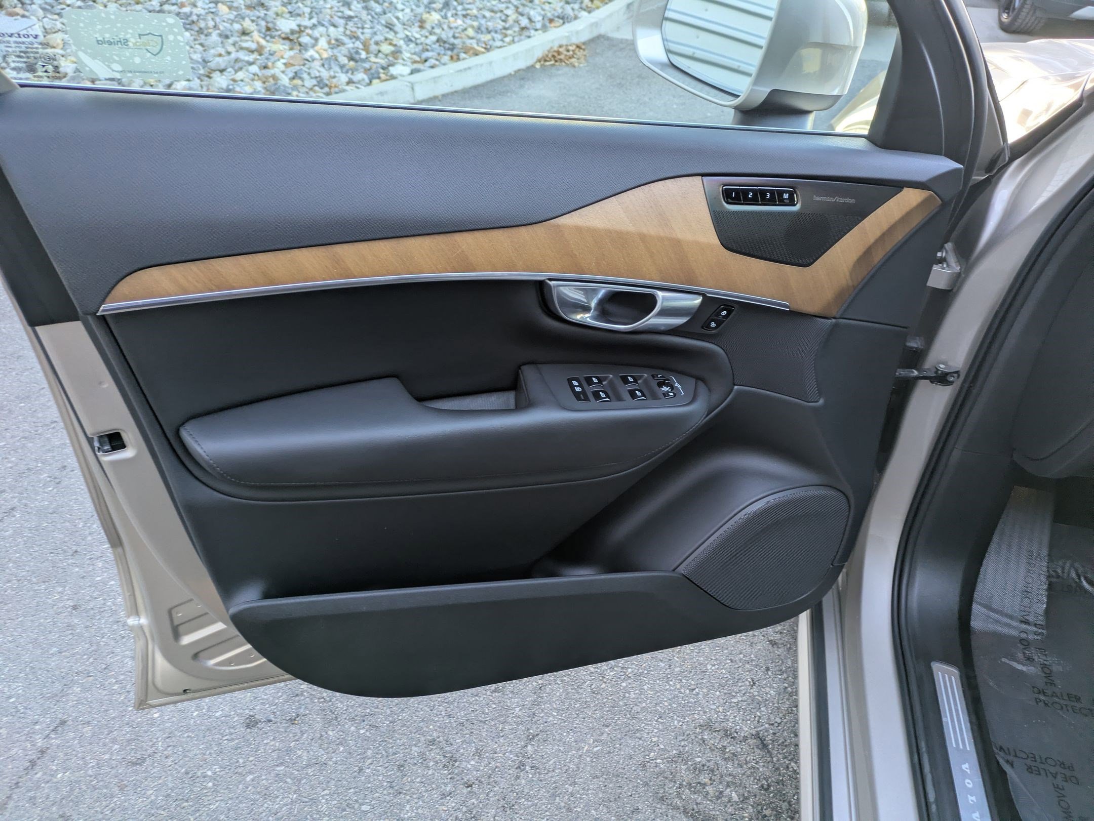 Used 2023 Volvo XC90 B6 Plus w/ Protection Package Premier image 12