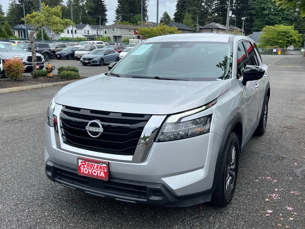 Used 2024 Nissan Pathfinder S AWD/4WD image 4