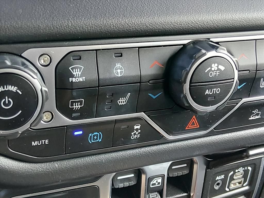 Used 2024 Jeep Wrangler Unlimited Sahara AWD/4WD image 22
