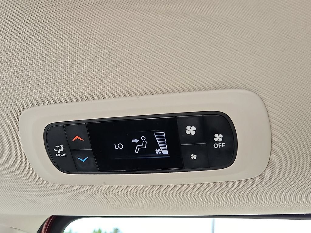 Used 2023 Chrysler Voyager LX FWD image 26