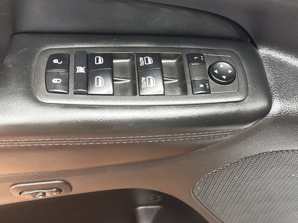 Used 2022 Jeep Grand Cherokee Limited AWD/4WD image 23