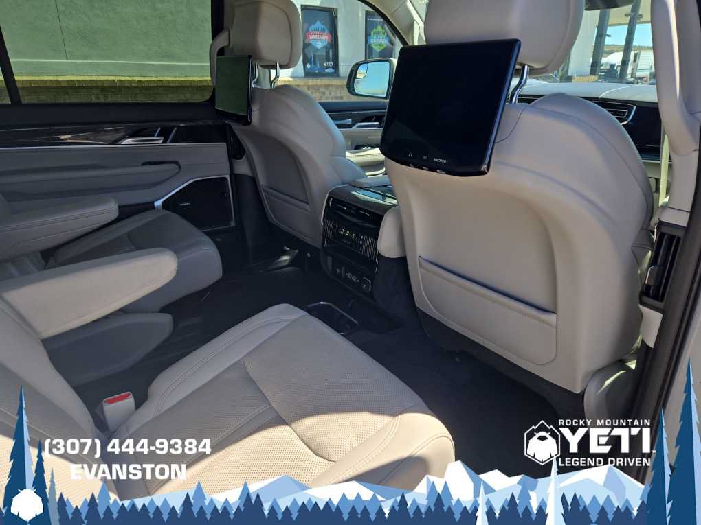 Used 2022 Jeep Wagoneer Series III w/ Rear Seat Video Group 1 AWD/4WD image 13