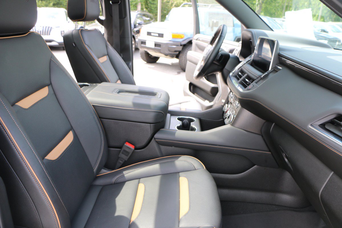 Used 2024 GMC Yukon AT4 w/ Technology Package AWD/4WD image 32