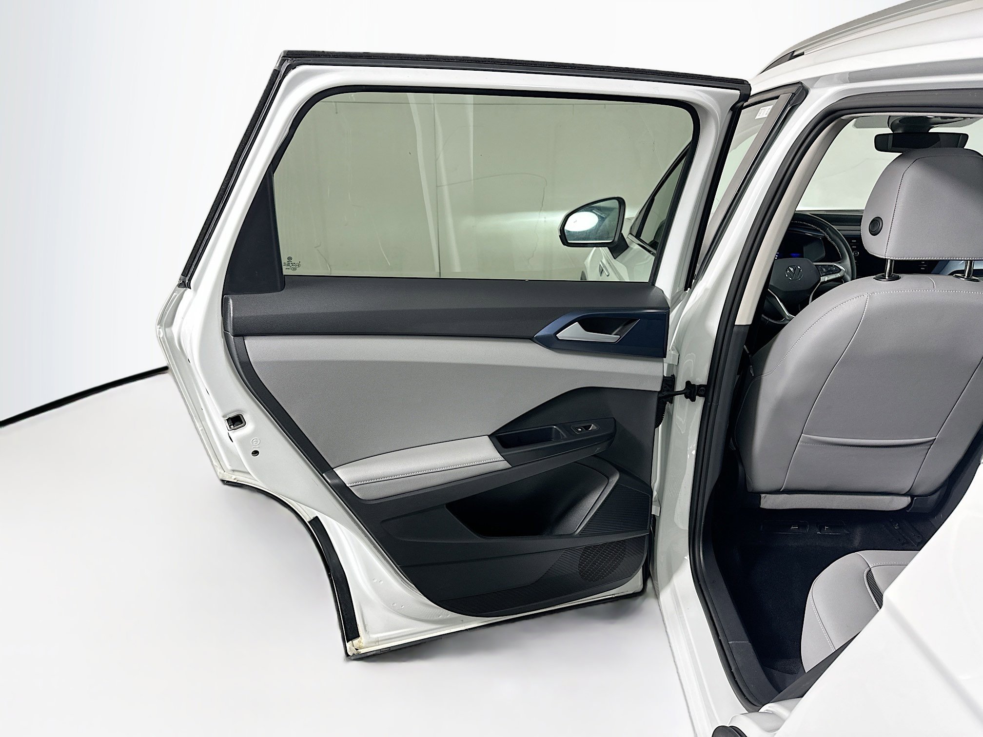 Used 2024 Volkswagen Taos SE image 26