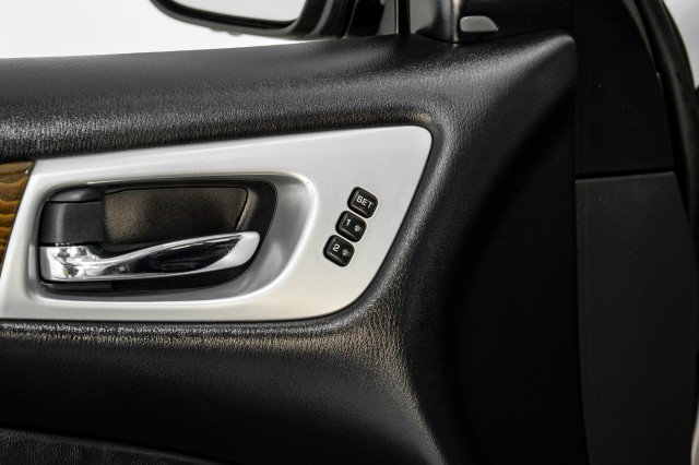 Used 2020 Nissan Pathfinder Platinum AWD/4WD image 43