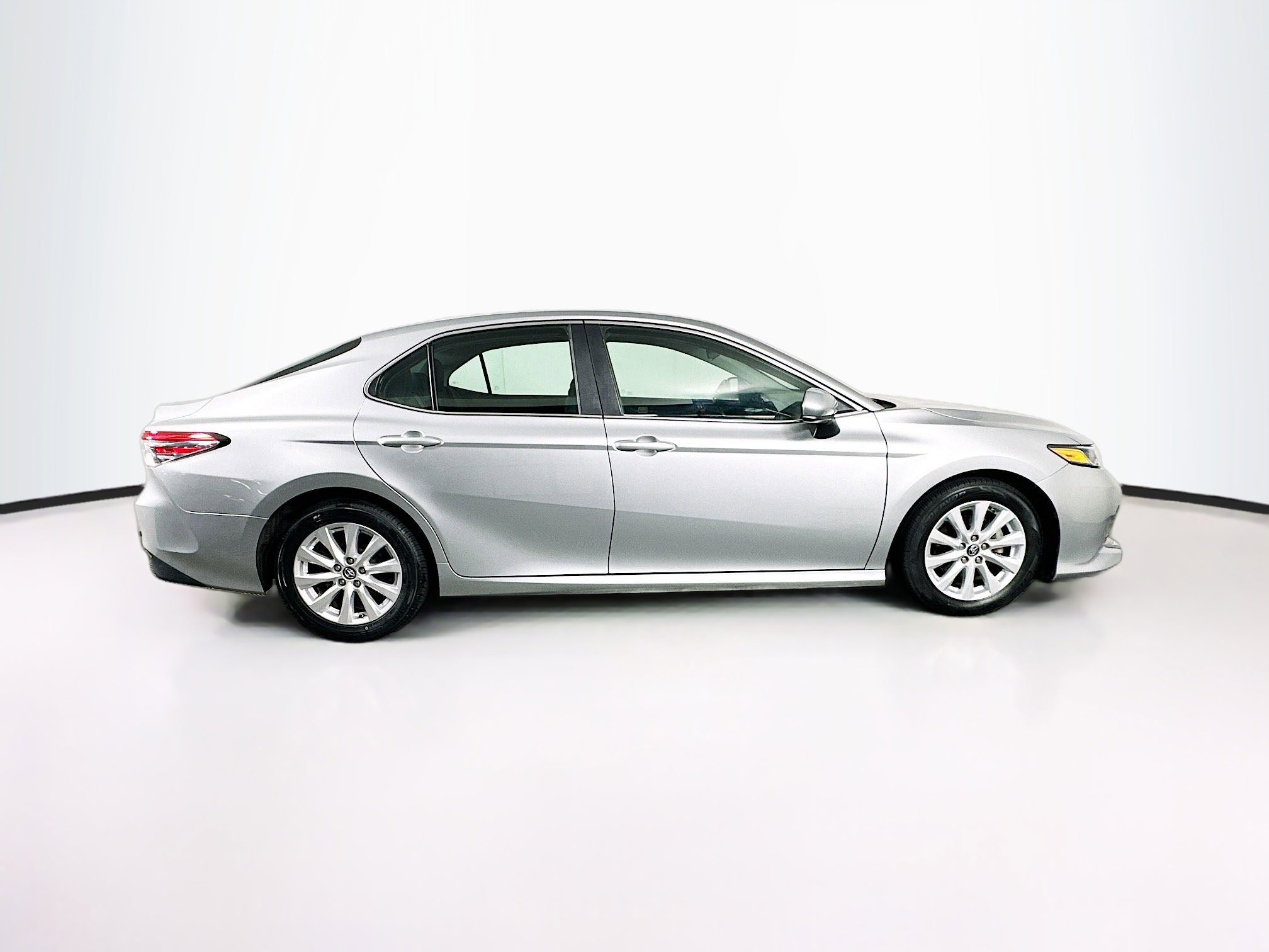 Used 2018 Toyota Camry LE FWD image 10