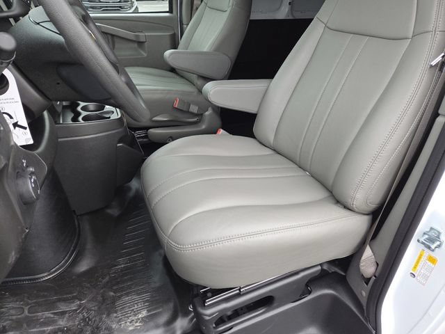 New 2026 Chevrolet Express 2500 w/ Driver Convenience Package RWD image 28