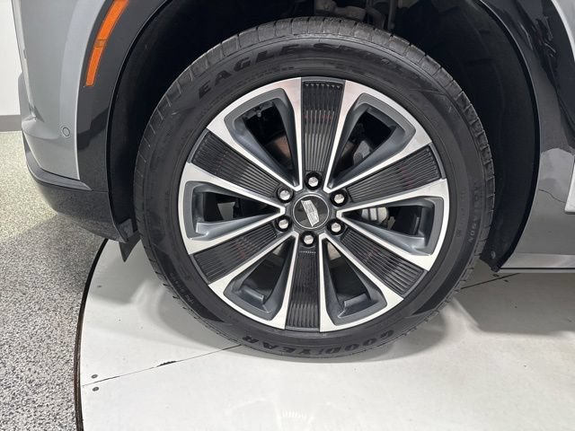 Used 2026 Cadillac Vistiq Sport w/ LPO, Floor Liner Package AWD/4WD image 9