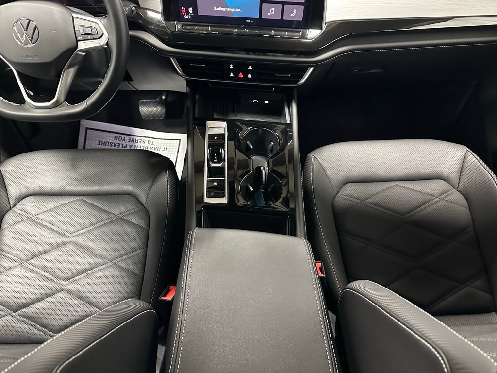 Used 2025 Volkswagen Atlas Cross Sport SE image 40
