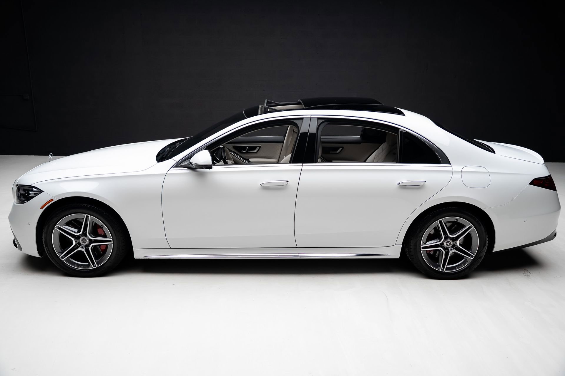 Used 2024 Mercedes-Benz S 580e 4MATIC Sedan w/ AMG Line image 16