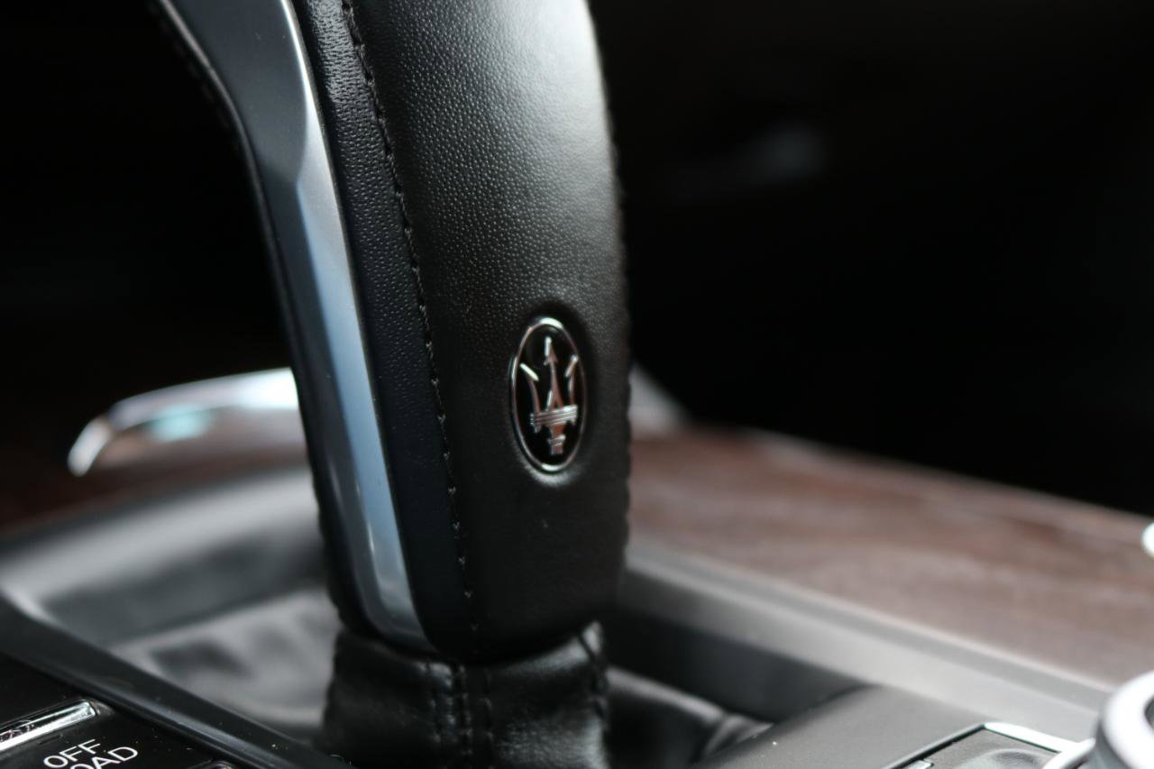 Used 2020 Maserati Levante image 41