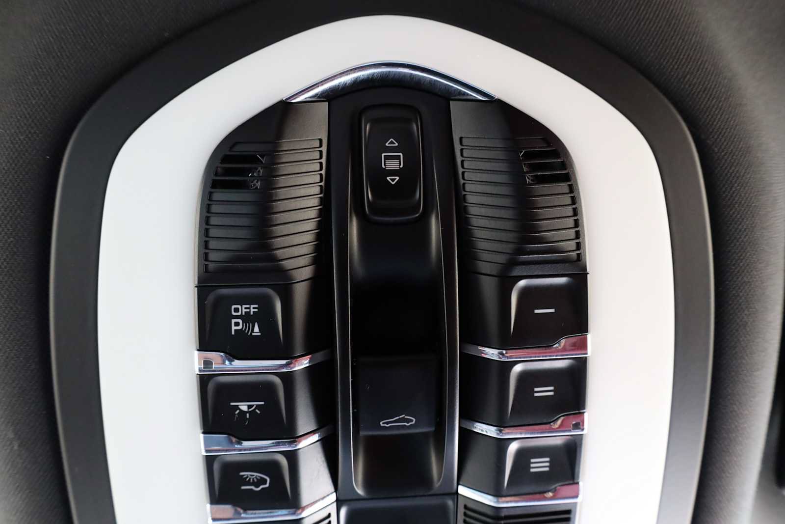 Used 2025 Porsche Macan S AWD/4WD image 28