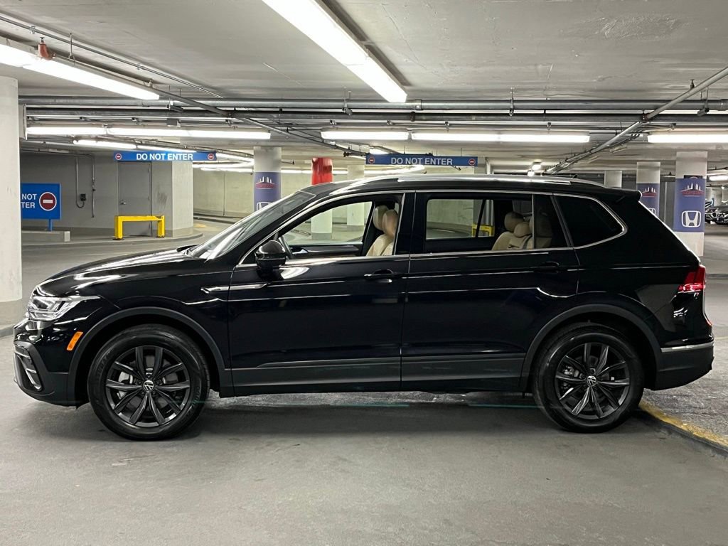 Used 2024 Volkswagen Tiguan SE w/ Panoramic Sunroof Package image 31