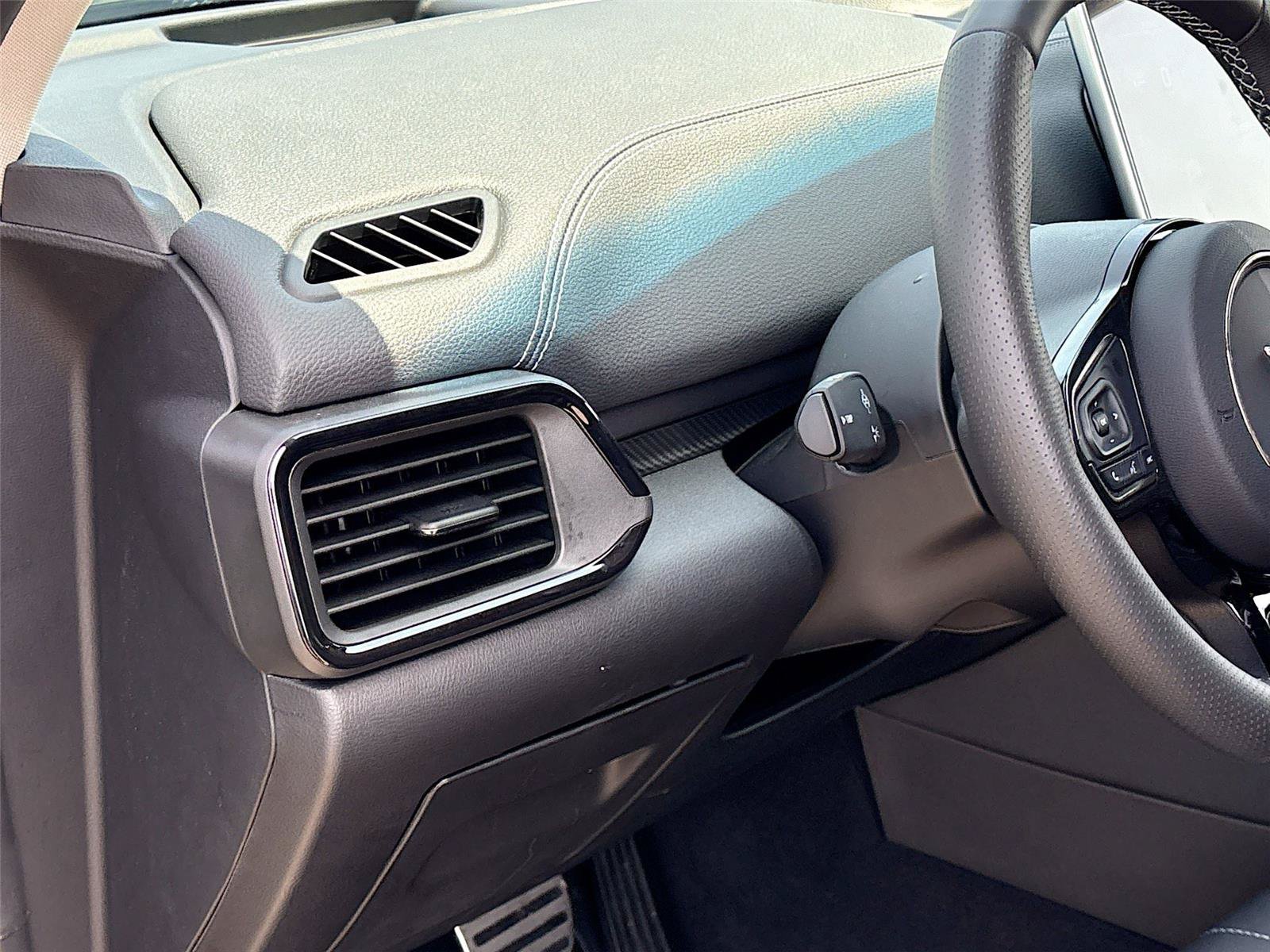 New 2025 VinFast VF 8 Eco AWD/4WD image 10