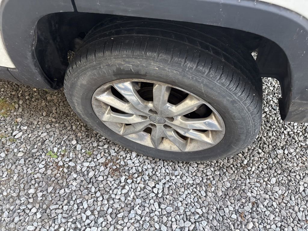 Used 2015 Jeep Cherokee Limited w/ Luxury Group image 9