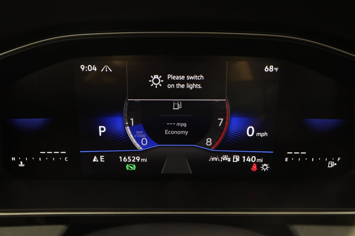 Used 2025 Volkswagen Jetta SE w/ Sunroof Package FWD image 19