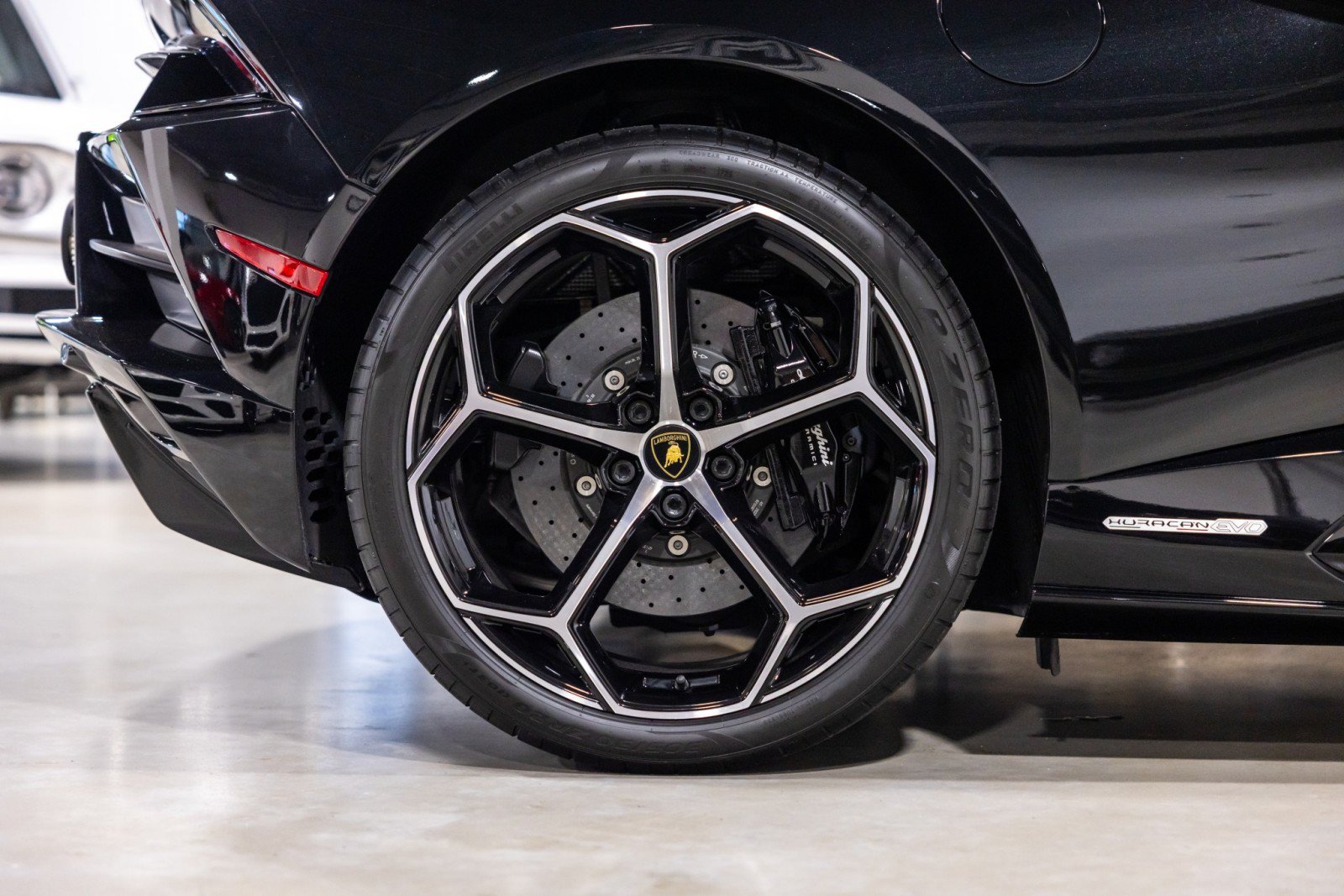 Used 2023 Lamborghini Huracan EVO AWD/4WD image 27