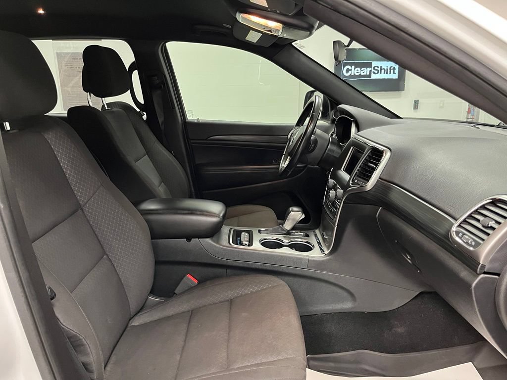 Used 2020 Jeep Grand Cherokee Laredo AWD/4WD image 58