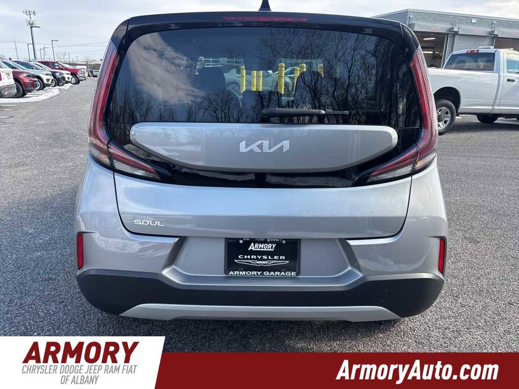 Used 2023 Kia Soul LX w/ LX Technology Package image 5